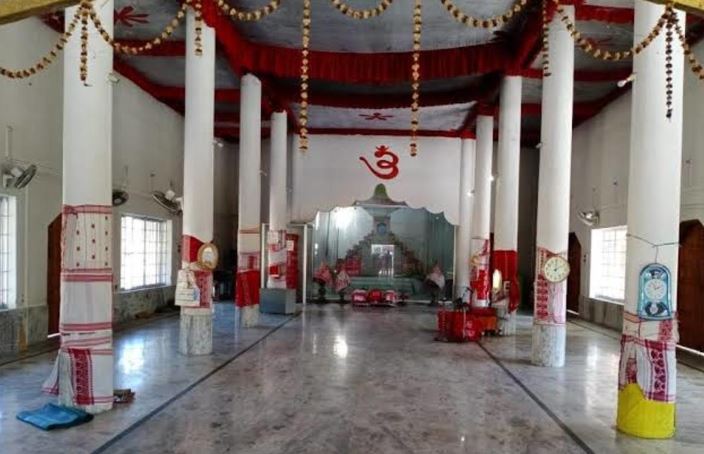 শ্ৰীমন্ত শংকৰদেৱ কৃষ্টি কেন্দ্ৰত মহাপুৰুষ শ্ৰীমন্ত শংকৰদেৱ তিৰোভাব তিথি আৰু আবিৰ্ভাৱ মহোৎসৱৰ আয়োজন শ্বিলঙৰ তিনিটাকৈ নামঘৰত চলি আছে ভাদ মাহৰ এমহীয়া নাম প্ৰসংগ