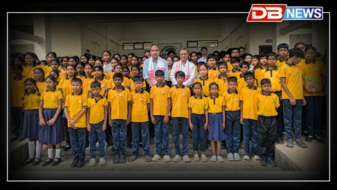 Kamrup News: মুক্তিযোদ্ধা কামাখ্যা প্ৰসাদ ত্ৰিপাঠি আদৰ্শ বিদ্যালয়ত উৎসৱ বিদ্যাৰম্ভৰ অনুষ্ঠানত গুৱাহাটী বিশ্ব বিদ্যালয়ৰ অধ্যাপকৰ তিনখনকৈ বিজুলী পাংখা প্ৰদান