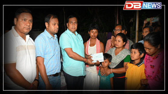 বেলতলা বজাৰ ঘটনা: প্ৰাণ হেৰুৱা অঞ্জু ৰংপিৰ পৰিয়ালক ৪ লাখ টকাৰ আৰ্থিক সহায় । Jayanta malla baruah