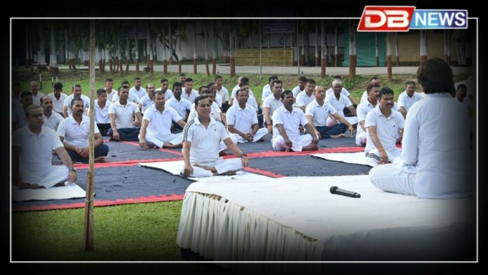 Yoga and mental stress relief: ৰাণীত চি আৰ পি এফৰ মুখ্য কাৰ্যালয়ত যোগাসন সবলীকৰণ আৰু মানসিক চাপ নিৰাময় বিষয়ক শিবিৰ