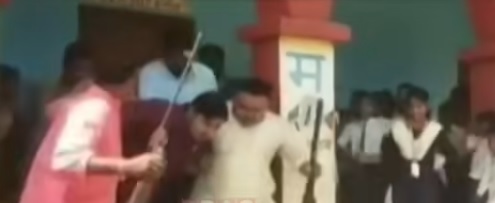 চৰকাৰী বিদ্যালয়ত চাঞ্চল্যকৰ ঘটনা! শিক্ষকক বন্দুক দেখুৱাই উঠাই নিয়ে দুৰ্বৃত্তই ! Techer