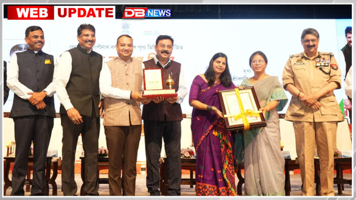 ‘লোক কল্যাণ দিৱস’ত ১২ বিষয়া আৰু বহু কৰ্মচাৰী ‘কৰ্মশ্ৰী বঁটা’ত সন্মানিত