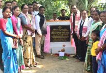 নগাঁও – বটদ্ৰৱা সমষ্টিৰ বিভিন্ন পঞ্চায়তত চাৰিদিনত ৫৩ টা পথৰ আধাৰশিলা স্থাপনৰ পদক্ষেপ বিধায়ক ৰূপক শর্মাৰ । Rupak Sarmah , MLA নগাঁও - বটদ্ৰৱা সমষ্টিৰ বিভিন্ন পঞ্চায়তত চাৰিদিনত ৫৩ টা পথৰ আধাৰশিলা স্থাপনৰ পদক্ষেপ বিধায়ক ৰূপক শর্মাৰ । Rupak Sarmah , MLA