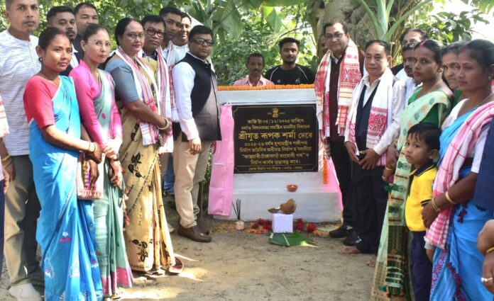 নগাঁও - বটদ্ৰৱা সমষ্টিৰ বিভিন্ন পঞ্চায়তত চাৰিদিনত ৫৩ টা পথৰ আধাৰশিলা স্থাপনৰ পদক্ষেপ বিধায়ক ৰূপক শর্মাৰ । Rupak Sarmah , MLA