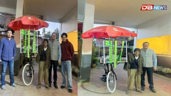 শিৱসাগৰৰ কেইজনমান উদীয়মান যুৱক পৌৰসভাই উচ্ছেদ কৰা আশী উৰ্ধৰ বৰ্ষীয়ান বৃদ্ধাৰ সহায়ৰ বাবে আগবাঢ়িল