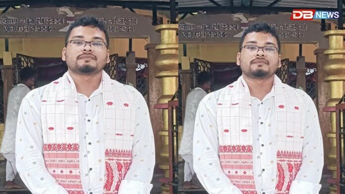 দেৰগাঁৱৰ ব্ৰহ্মপুত্ৰ অঞ্চলৰ বালিদোৱাৰ যুৱ লেখক সমীৰ ভূষণ বৰালৈ 