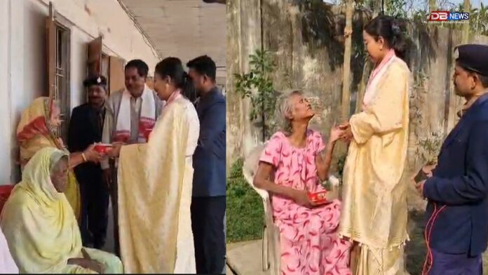 বৃদ্ধাশ্ৰমৰ আইতাসকলৰ কাষত মানৱদৰদী লাহৰীঘাট সমজিলা আয়ুক্তা শিল্পীকা কলিতা