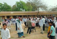 ছমৰীয়াৰ ডেকাচাং উচ্চ মাধ্যমিক বিদ্যালয়ৰ পুখুৰীৰ মাটি বেদখলৰ চেষ্টা :: বিদ্যালয় কতৃপক্ষ, স্থানীয় ৰাইজ, শিক্ষক- শিক্ষয়িত্ৰীকে ছাত্ৰ- ছাত্ৰীৰ মাজত তীব্ৰ প্ৰতিক্ৰিয়া: ছমৰীয়াৰ ডেকাচাং উচ্চ মাধ্যমিক বিদ্যালয়ৰ পুখুৰীৰ মাটি বেদখলৰ চেষ্টা :: বিদ্যালয় কতৃপক্ষ, স্থানীয় ৰাইজ, শিক্ষক- শিক্ষয়িত্ৰীকে ছাত্ৰ- ছাত্ৰীৰ মাজত তীব্ৰ প্ৰতিক্ৰিয়া: