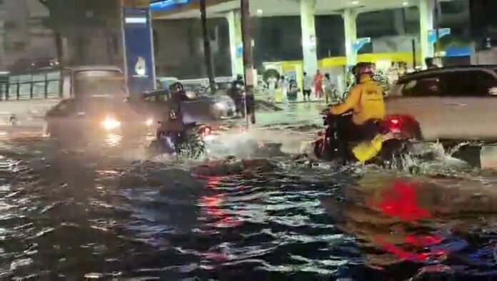 কৃত্ৰিম বানত বুৰিল গুৱাহাটীঃ জিলা আয়ুক্তৰ জৰুৰী নিৰ্দেশনাত সোমবাৰে সকলো শিক্ষানুষ্ঠান বন্ধ