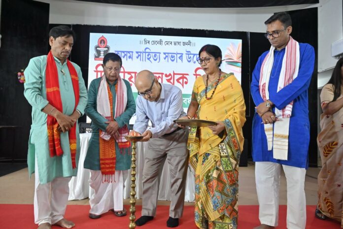 ব্যাপক উৎসাহ উদ্দীপনাৰে গুৱাহাটীত অসম সাহিত্য সভাৰ লেখক-শিৱিৰ আৰম্ভ
