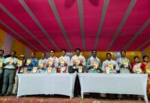 টিহুৰ দহকাউনীয়াত “কাংথিলাংছৰ উচুপনি” নামৰ কবিতা পুথি উন্মোচন আৰু “বসন্তৰ বিয়লি কবিতাৰ আলাপ” অনুষ্ঠান টিহুৰ দহকাউনীয়াত "কাংথিলাংছৰ উচুপনি" নামৰ কবিতা পুথি উন্মোচন আৰু “বসন্তৰ বিয়লি কবিতাৰ আলাপ” অনুষ্ঠান