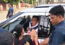 ‘মামা বহুত হেণ্ডছাম, সঁচাই বহুত ধুনীয়া’ – মামাক দেখা পাই আনন্দত আত্মহাৰা মৰমৰ ভাগিন।Himanta Biswa Sarma ‘মামা বহুত হেণ্ডছাম, সঁচাই বহুত ধুনীয়া’ - মামাক দেখা পাই আনন্দত আত্মহাৰা মৰমৰ ভাগিন।Himanta Biswa Sarma