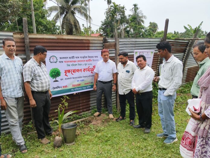 জনকল্যাণ আৰু আলোকপ্ৰভঞ্জন ৱেলফেয়াৰ ছচাইটীৰ উদ্যোগত হাওৰাঘাটত বৃক্ষৰোপণ কাৰ্যসূচী।World Environment Day