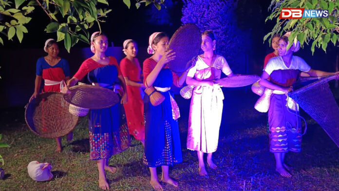 ৰংভূমিত আয়োজিত ২০ দিনীয়া গ্ৰীষ্মকালীন কৰ্মশালাৰ সামৰণিঃ দুখনকৈ নাটক-'বাঁক' আৰু 'উচুপণি' পৰিৱেশন