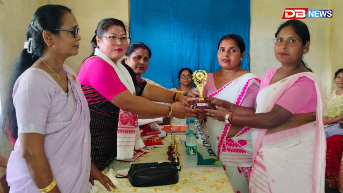 ওৰাঙৰ বৰড ইণ্ডাষ্ট্ৰীয়েল কো-অপাৰেটিভ চ’ছাইটি উদ্যোগত মাজবাটত ধূপ কাঠি পেকেজিং আৰু আচাৰ প্ৰস্তুতকৰণৰ উদ্যোগী মহিলাক পুৰস্কাৰ প্ৰদান