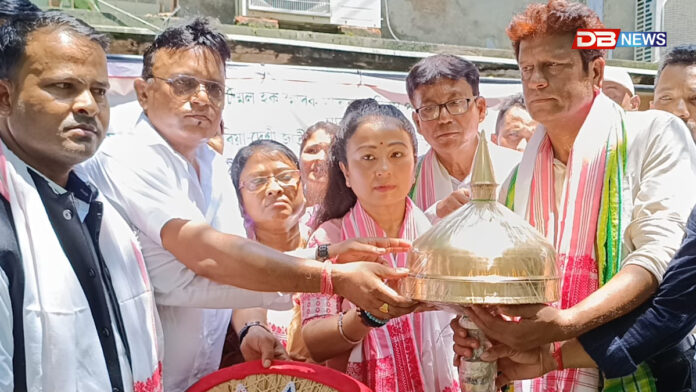 জুবিন গাৰ্গক মৰণোত্তভাৱে ছহিদ মোজাম্মিল স্মাৰক মাতৃভাষা বঁটা আৰু জাতীয় কন্ঠ উপাধি প্ৰদান