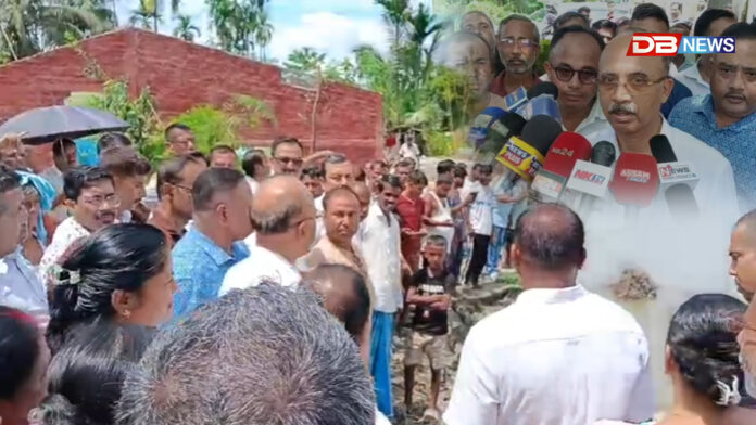 বৰক্ষেত্ৰীৰ দৌলাশালৰ সমীপৱৰ্তী ৰৌমাৰী পথাৰত ব্ৰহ্মপুত্ৰৰ ভয়ংকৰ খহনীয়া