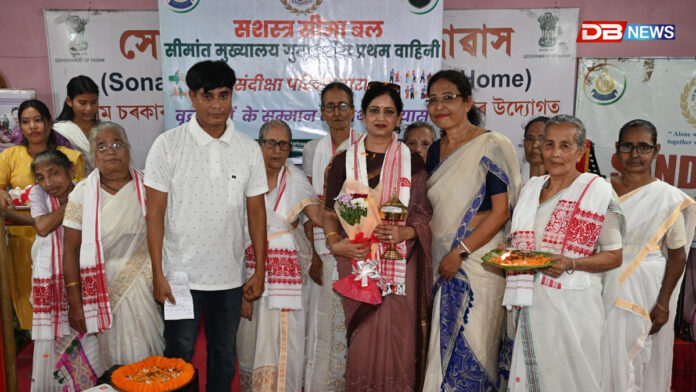 ৬০ গৰাকী বৃদ্ধাক বৃদ্ধাশ্ৰমত দৈনিক প্ৰয়োজনীয় সামগ্ৰী বিতৰণ কৰে সোণাপুৰৰ ১ম বেটেলিয়নৰ এছ এছ বি আৰু গুৱাহাটীৰ সীমান্ত মুখ্য কাৰ্যালয়ৰ সদস্যসকলে