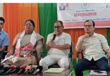 উজনিৰ বানঃ তিনিখন জিলাত ২৮,৪১৮ পশুধনৰ চিকিৎসা, ৭২৫টাৰ মৃত্যু — মন্ত্ৰী নীলিমা দেৱী ।Assam floods উজনিৰ বানঃ তিনিখন জিলাত ২৮,৪১৮ পশুধনৰ চিকিৎসা, ৭২৫টাৰ মৃত্যু — মন্ত্ৰী নীলিমা দেৱী