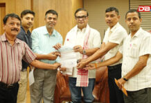 মুখ্যমন্ত্ৰীৰ সাহায্য পুঁজিলৈ ঘগ্রাপাৰৰ বড়িগোগ-বনভাগৰ শিক্ষক-কৰ্মচাৰীৰ ১.৯৭ লাখ টকাৰ বৰঙণি মুখ্যমন্ত্ৰীৰ সাহায্য পুঁজিলৈ ঘগ্রাপাৰৰ বড়িগোগ-বনভাগৰ শিক্ষক-কৰ্মচাৰীৰ ১.৯৭ লাখ টকাৰ বৰঙণি