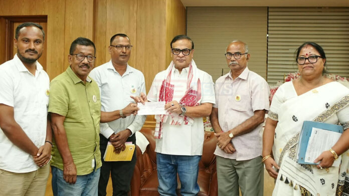 মুখ্যমন্ত্ৰী সাহায্য পুঁজিলৈ আশাৰ আলোক, য়ুথ ক্লাব, ব্ৰাহ্মণ সভাৰ ২.৬১ লাখ টকা প্ৰদান