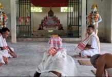 নাজিৰাত নামঘৰে নামঘৰে শ্ৰীমদ্ভাগৱতগীতা আগবঢ়াই সেৱা ল’লে শ্ৰী শ্ৰী সন্ত সমাজে নাজিৰাত নামঘৰে নামঘৰে শ্ৰীমদ্ভাগৱতগীতা আগবঢ়াই সেৱা ল'লে শ্ৰী শ্ৰী সন্ত সমাজে