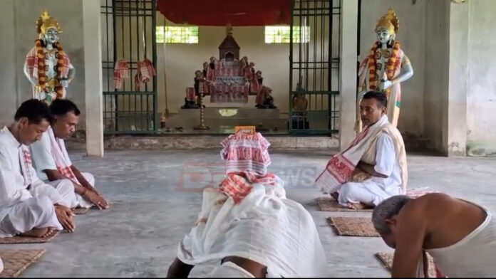 নাজিৰাত নামঘৰে নামঘৰে শ্ৰীমদ্ভাগৱতগীতা আগবঢ়াই সেৱা ল'লে শ্ৰী শ্ৰী সন্ত সমাজে