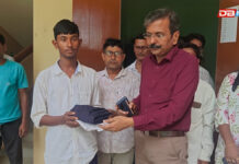 হোজাই জিলা আয়ুক্ত সঞ্জয় দত্তৰ ফৰমাৰপাৰ উচ্চ মাধ্যমিক বিদ্যালয় পৰিদৰ্শনঃ ছাত্ৰ-ছাত্ৰীৰ সৈতে মত-বিনিময়, শ্ৰেণীকোঠাত অংশ ল’লে পাঠদানত হোজাই জিলা আয়ুক্ত সঞ্জয় দত্তৰ ফৰমাৰপাৰ উচ্চ মাধ্যমিক বিদ্যালয় পৰিদৰ্শন