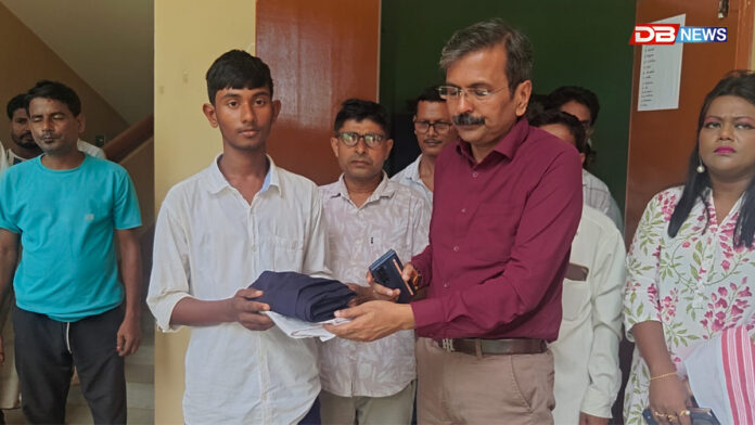 হোজাই জিলা আয়ুক্ত সঞ্জয় দত্তৰ ফৰমাৰপাৰ উচ্চ মাধ্যমিক বিদ্যালয় পৰিদৰ্শন