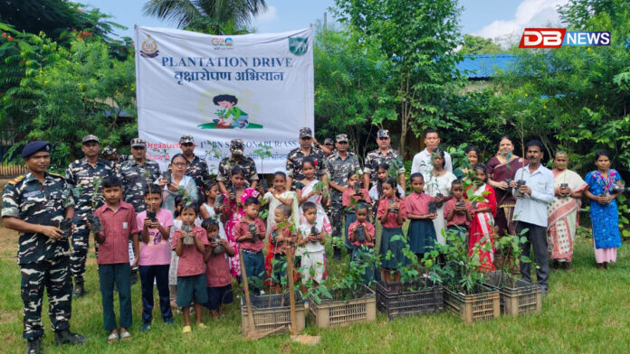 প্ৰথম বাহিনী সশস্ত্ৰ সীমা বলৰ ‘ই’ কোম্পানী, লোকৰাৰ উদ্যোগত এল.পি. স্কুল, লালুংগাঁৱত বৃক্ষৰোপণ আৰু নিচামুক্তি সজাগতা অভিযান