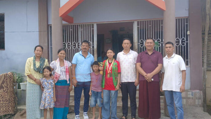 আন্তৰাষ্ট্ৰীয় কাৰাটেত স্বৰ্ণ জয়ী এলী ডোমা তামাঙক গোৰ্খা উন্নয়ন পৰিষদৰ উষ্ণ সম্বৰ্ধনা