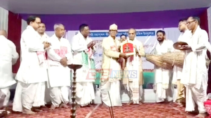 পদ্মশ্ৰী ঘনকান্ত বৰা বৰবায়নক ‘সুন্দৰা নটুৱা’ বঁটা প্ৰদান