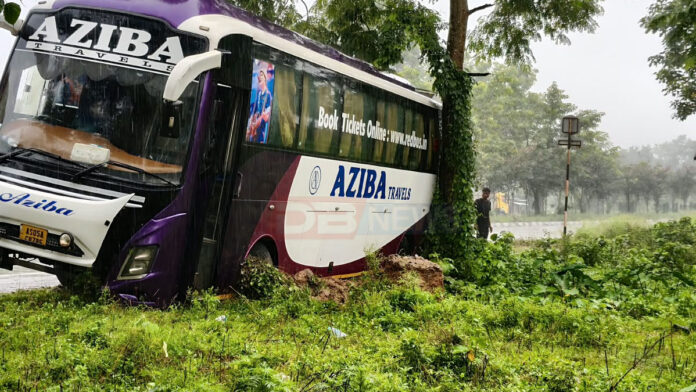 ক্ষেত্ৰীত পুনৰ বাহন দুৰ্ঘটনাগ্ৰস্ত।