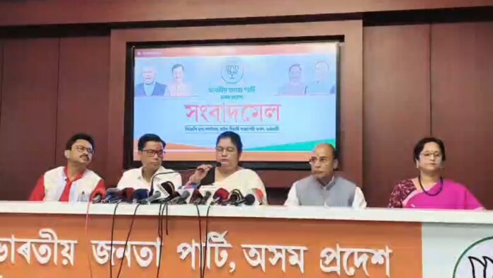 'কংগ্ৰেছ নেতা ৰাহুল গান্ধীয়ে মুখ্য নিৰ্বাচন আয়ুক্ত জ্ঞানেশ কুমাৰৰ বিৰুদ্ধে বিভ্ৰান্তি বিয়াপোৱাৰ চেষ্টা কৰিছে।'- সাংসদ বিজুলী কলিতা মেধি