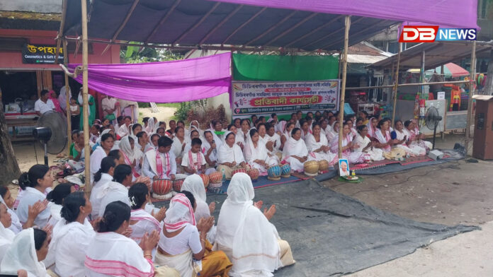 সম-জিলা আয়ুক্ত কাৰ্যালয় স্থাপনৰ দাবীত চিচিবৰগাঁৱত শতাধিক মহিলা প্ৰতিবাদী কাৰ্যসূচীঃ প্ৰতিবাদস্থলীত দিহা নাম পৰিৱেশন কৰি জনপ্ৰতিনিধি, জিলা আয়ুক্তৰ সুমতিৰ বাবে প্ৰাৰ্থনা
