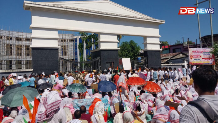 চিচিবৰগাঁৱত সম-জিলা আয়ুক্ত কাৰ্যালয় স্থাপনৰ দাবীত ধেমাজি জিলা আয়ুক্ত কাৰ্যালয়ৰ সন্মুখত উত্তাল প্ৰতিবাদ